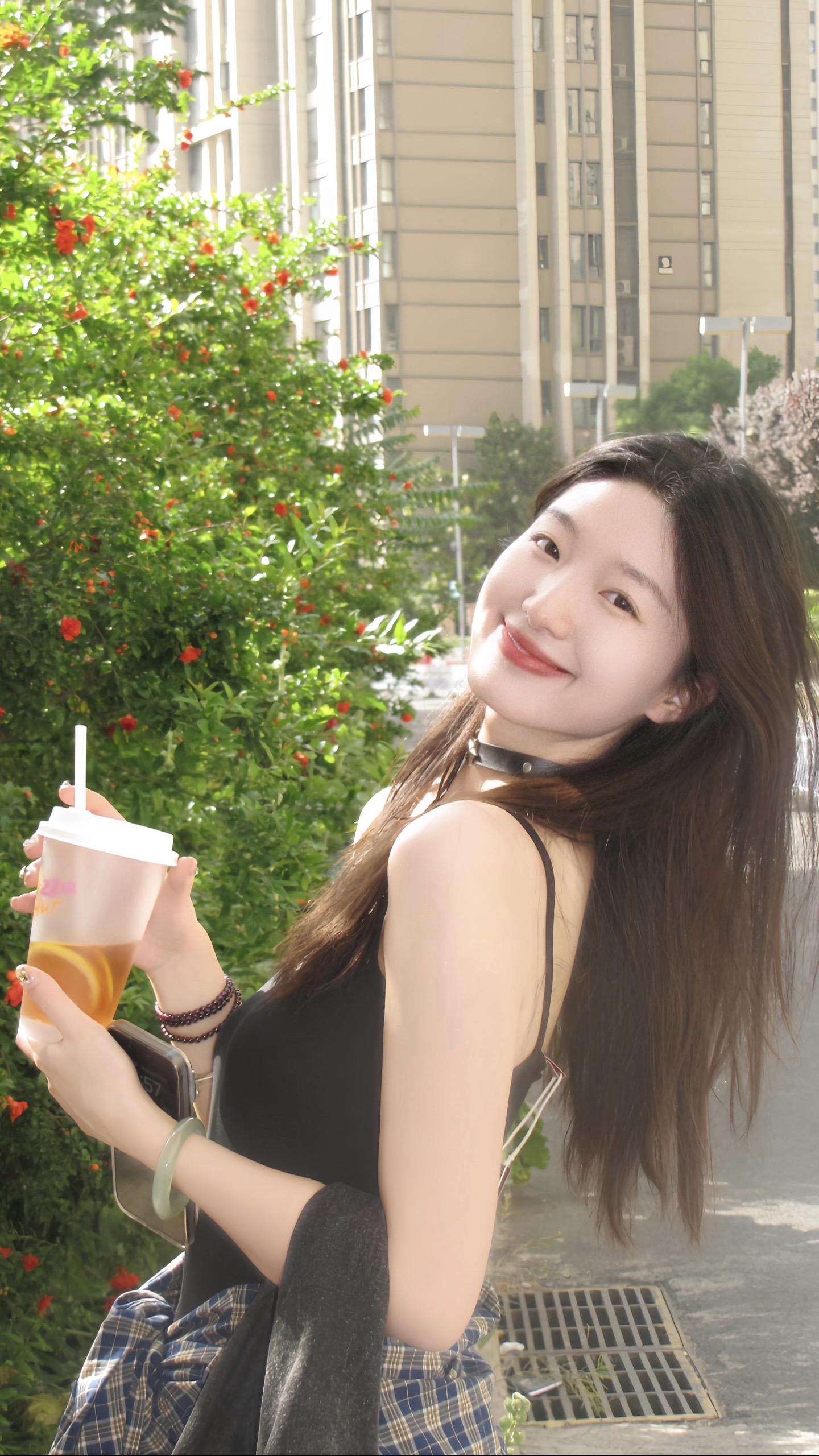 喜欢夏天 太阳明亮又热烈