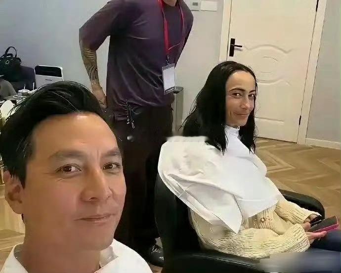 原来吴彦祖老婆长这个样子 ​​​