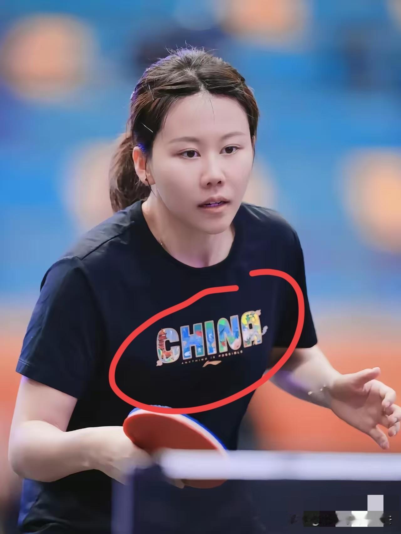 印度40度高温竟成了乒乓球选手陈幸同的“颜值解锁器”！最近亚锦赛赛场上，她这个意
