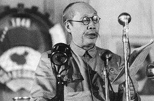 董必武离家之后消失30多年，侄儿指着开国大典上董必武的照片说：“这不是我三爹么”
