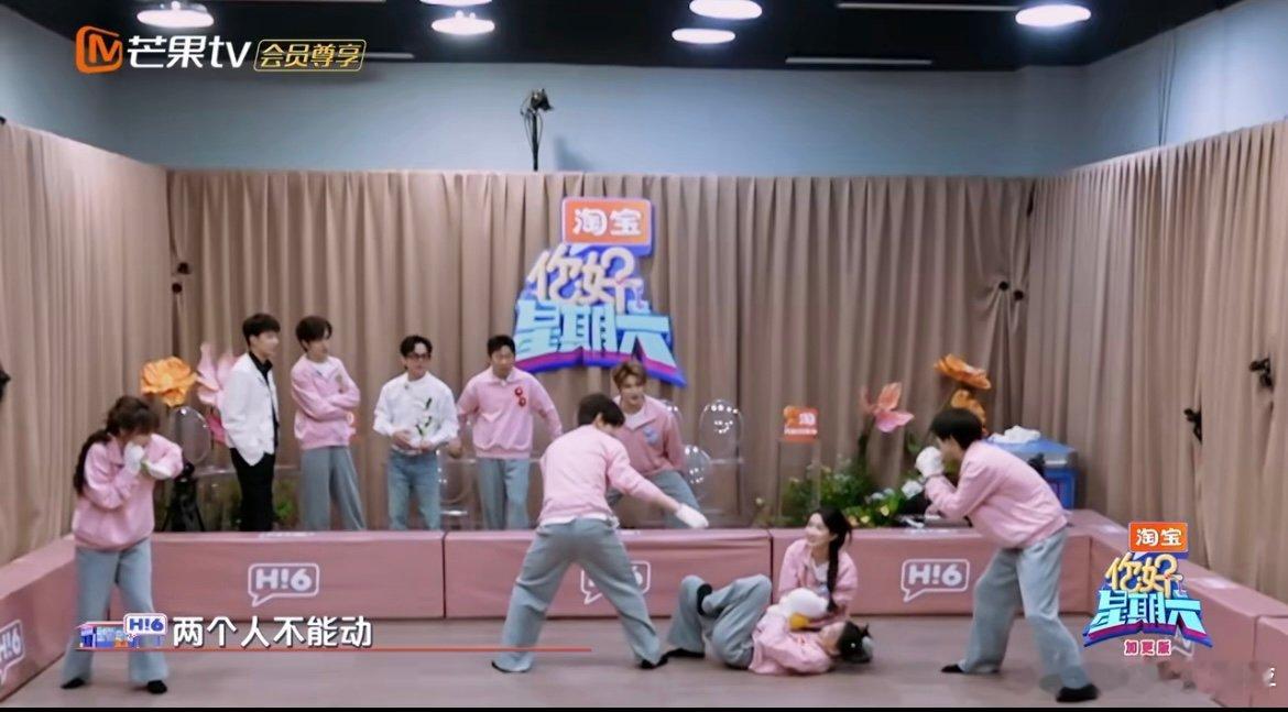 没事王安宇有事王玉雯 王安宇抱着玉雯抱枕“横扫全场”，危机来临立刻“闪人”，气得