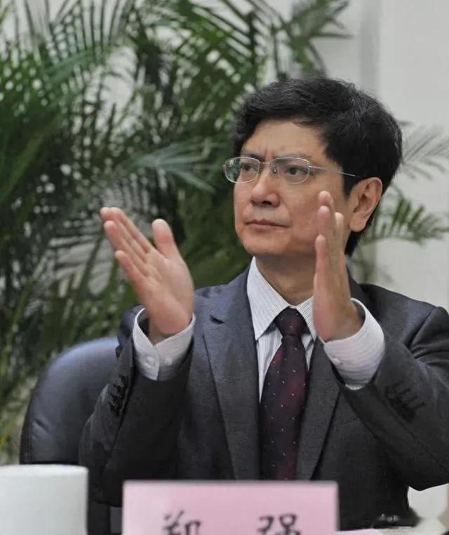 刑拘！网红校长郑强平安落地，官方深夜通报还他清白。11月30日，晋中警方发布通报