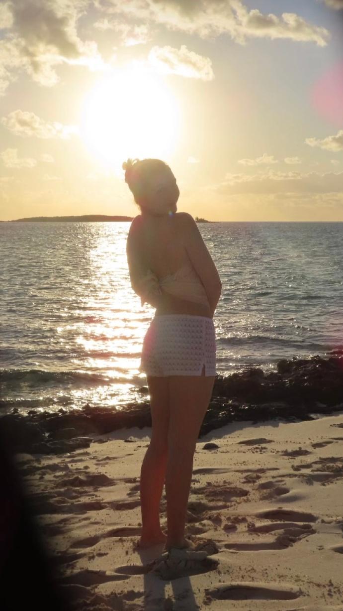 在巴哈马度假的贝克汉姆全家人，实在是太幸福了，小七也不再是你想看就看的小七了。[