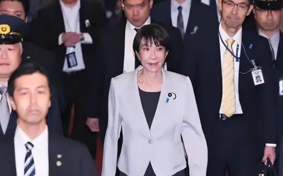 日本政坛起内讧，高市遭全民逼辞，岸田强势复出，052D抵日家门口

最近日本的动