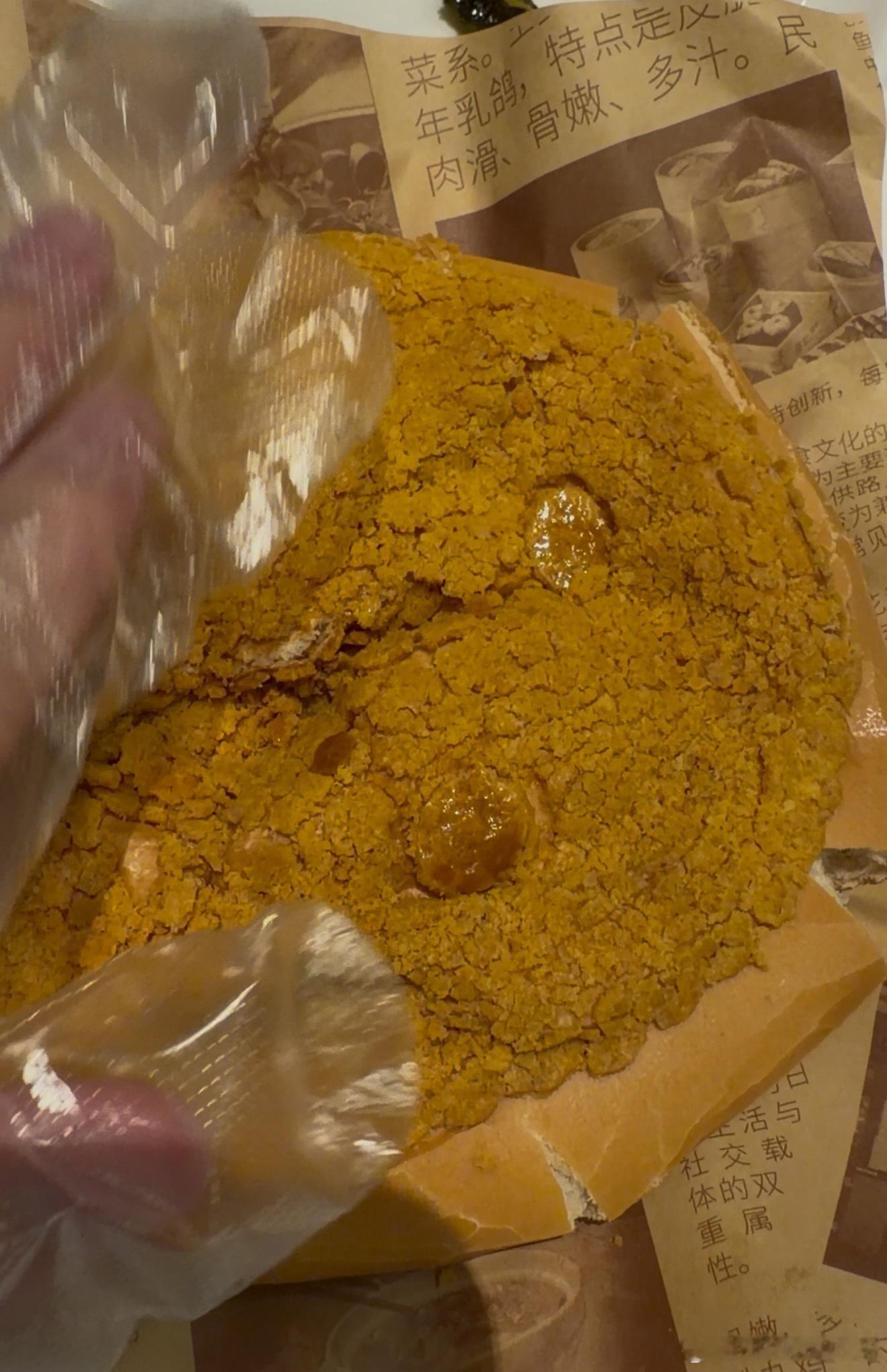 李宇春  来深圳赶紧get我姐的同款菠萝包！我姐严选，好吃😋！感谢军哥带我吃～