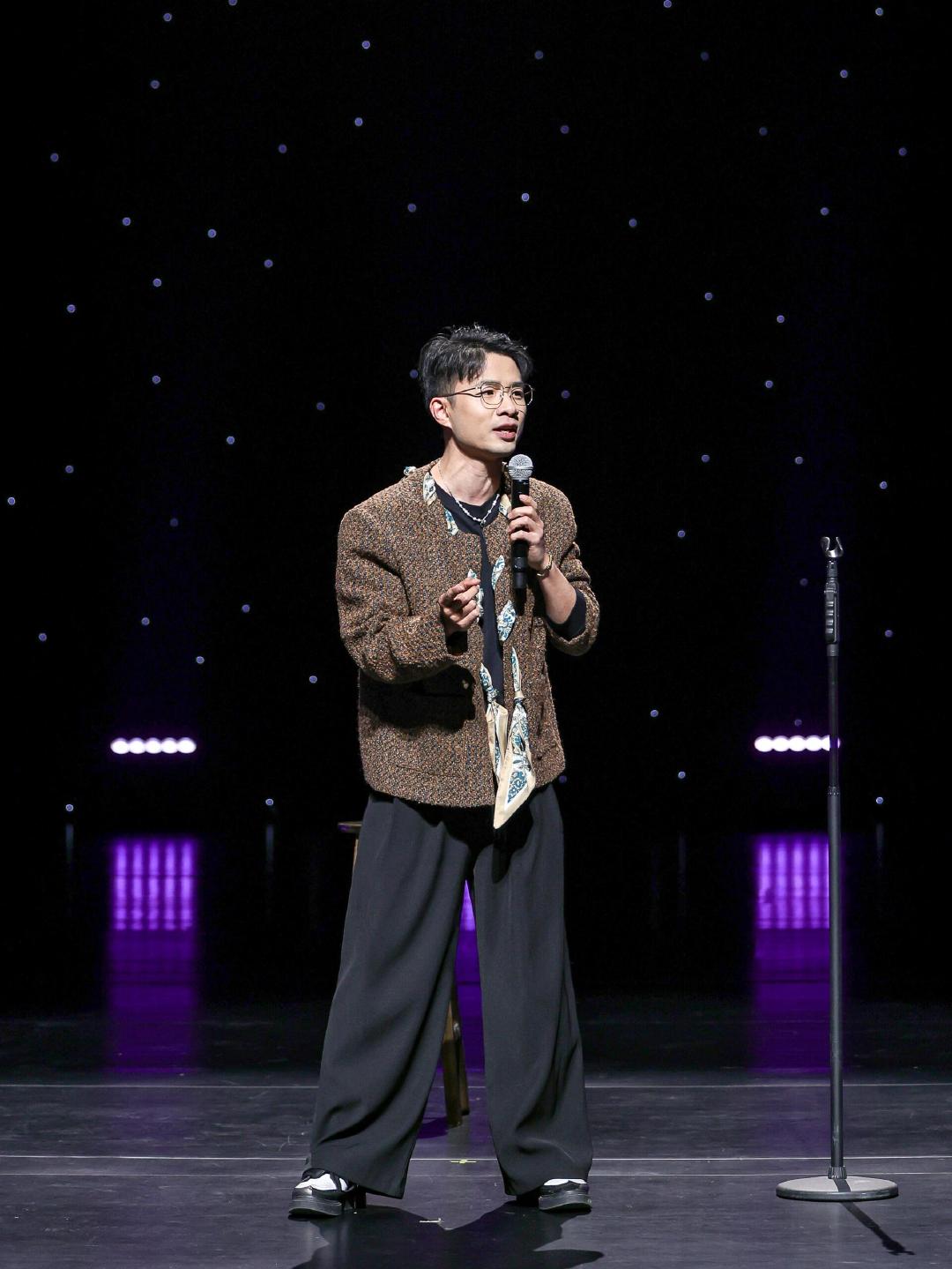 贾耗38岁相亲经历贾耗被催婚14年了贾耗的催婚脱口秀太有共鸣，38岁相亲要看银行