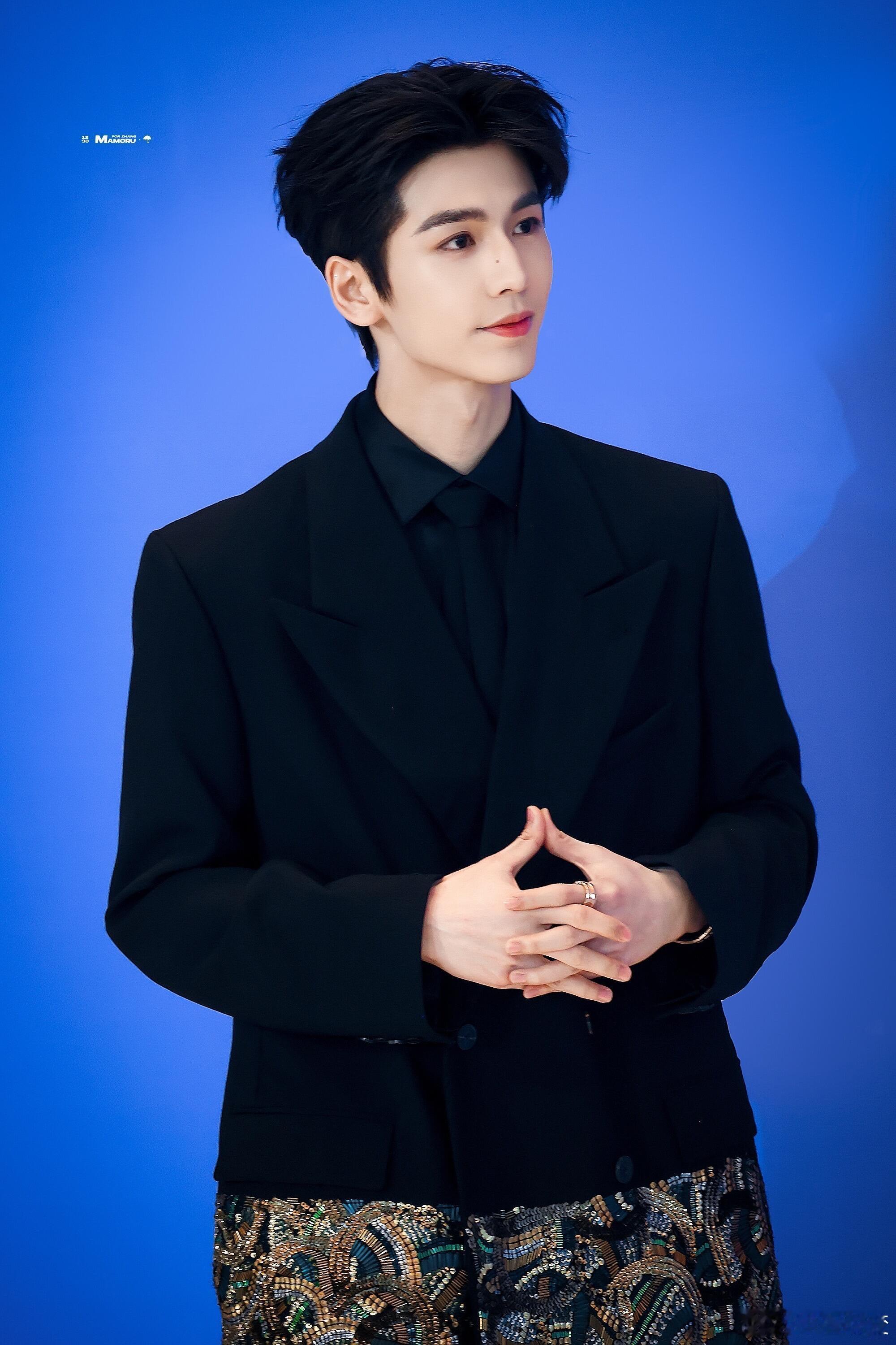 张凌赫  张凌赫廿八韫玉冕以耀光凌赫宝宝在尖叫之夜上不断的绽放光芒张凌赫｜ 