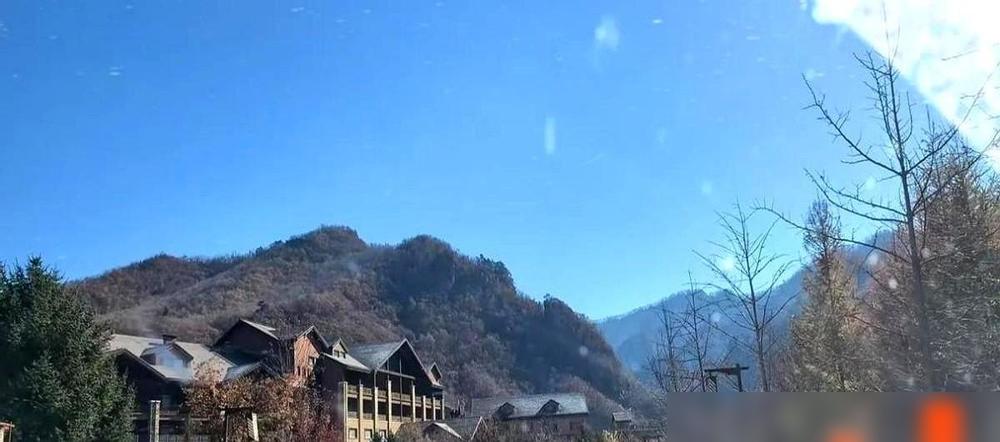 央视不装了，摊牌了。黄金档，三集连播，一口气怼到深夜十点多。

说真的，原本以为