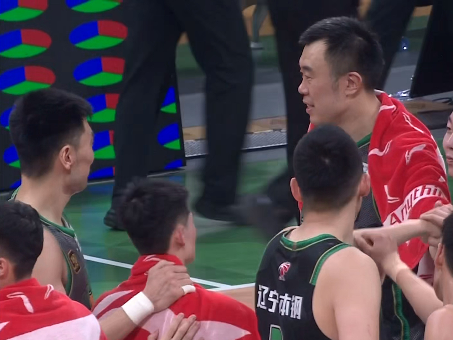 赛后，二哥也给王岚嵚按按摩啊[赞] 