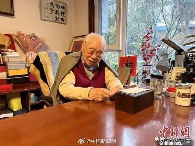 姜文点赞其文武双全了不起，《让子弹飞》原著作者马识途110岁病逝


综合川观新