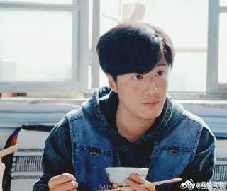 张哲华生命树细节控 《生命树》里张哲华的邵云飞是灵魂角色！他用细腻演技让观众通过