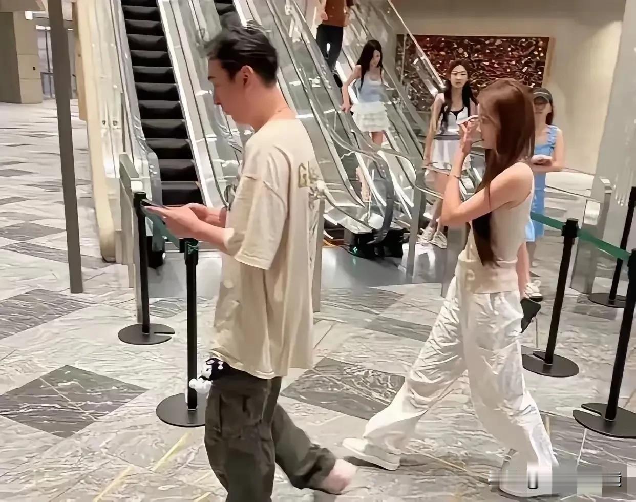 王思聪最近低调了很多，穿衣打扮逐渐普通化民众化，往日高调现炫富的那个富二代不见了