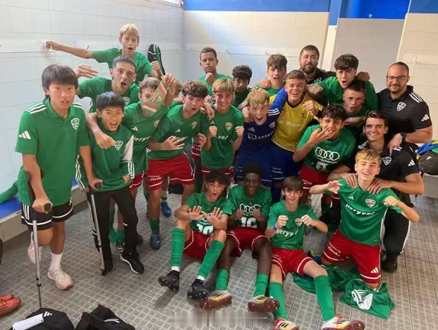 【刘英灿】2012年球员 刘英灿 在西班牙阿尔科孔特里瓦尔巴尔德拉斯俱乐部U14