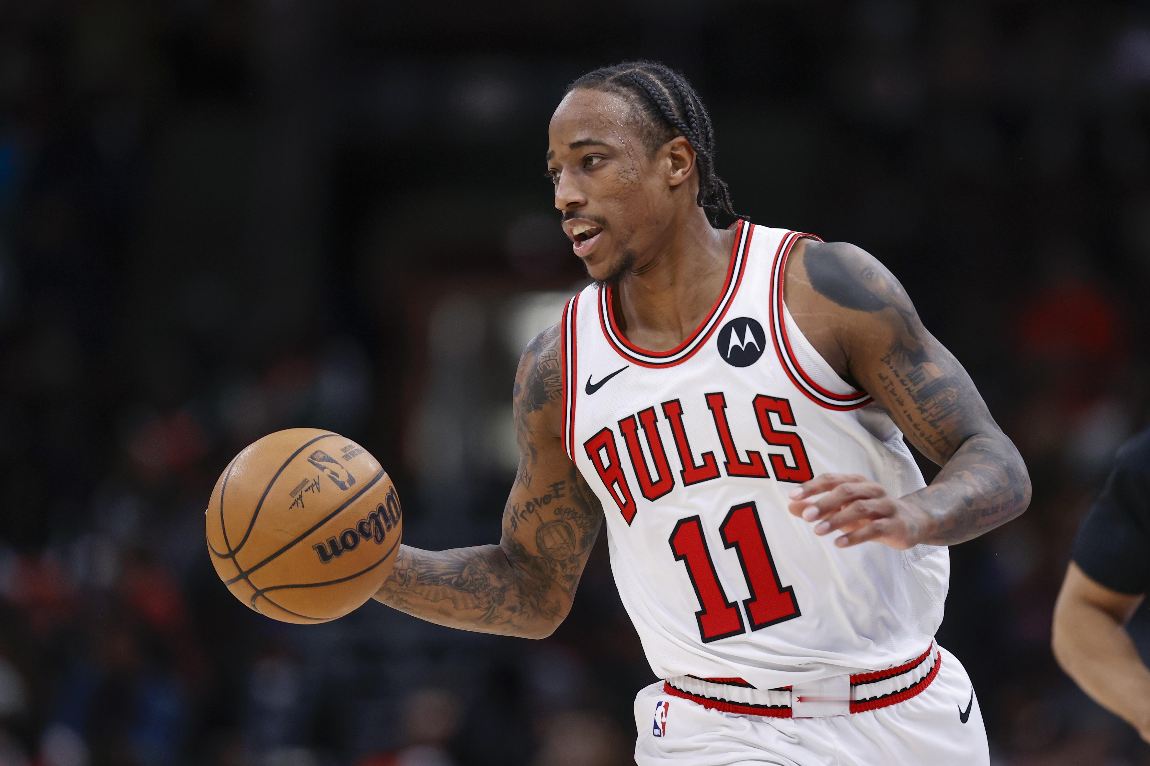 据公牛记者KC Johnson报道，消息人士透露，公牛近期向德罗赞提供了一份为期