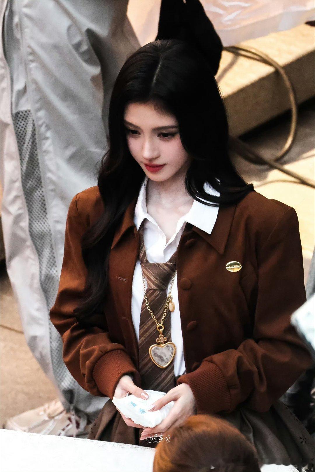 jjy鞠婧祎万花世界 jjy鞠婧祎苏绿夏 jjy"一句先苦后甜她就苦了一年又一年
