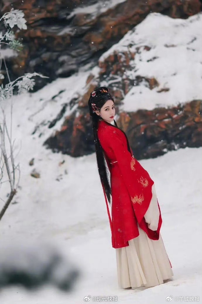 【#迪丽热巴白日提灯贺思慕热度登顶文章面馆 周一不见##左邓 情头##TOP更新