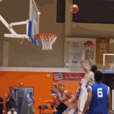 这个叫DJ史蒂芬森的弹跳狂人竟然没打上NBA。