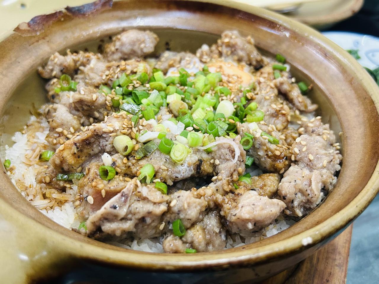 中国人最大的温柔就是喜欢给喜欢的人买点好吃的，这种温柔很实在，可以拿到手里，吃进
