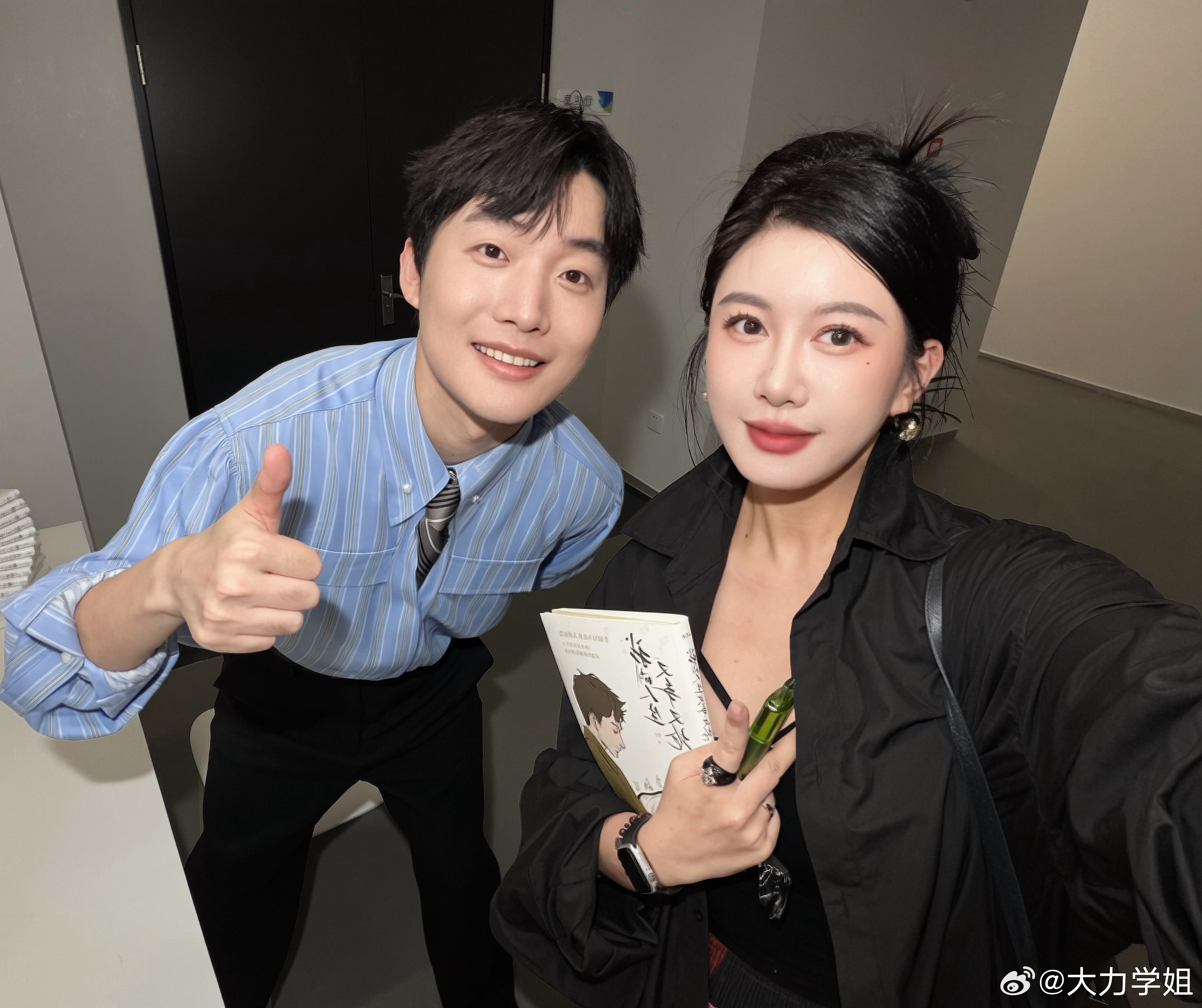 收到“鲶鱼男嘉宾”杏仁的to签了够我笑一个月了哈哈哈哈哈哈哈哈哈哈 