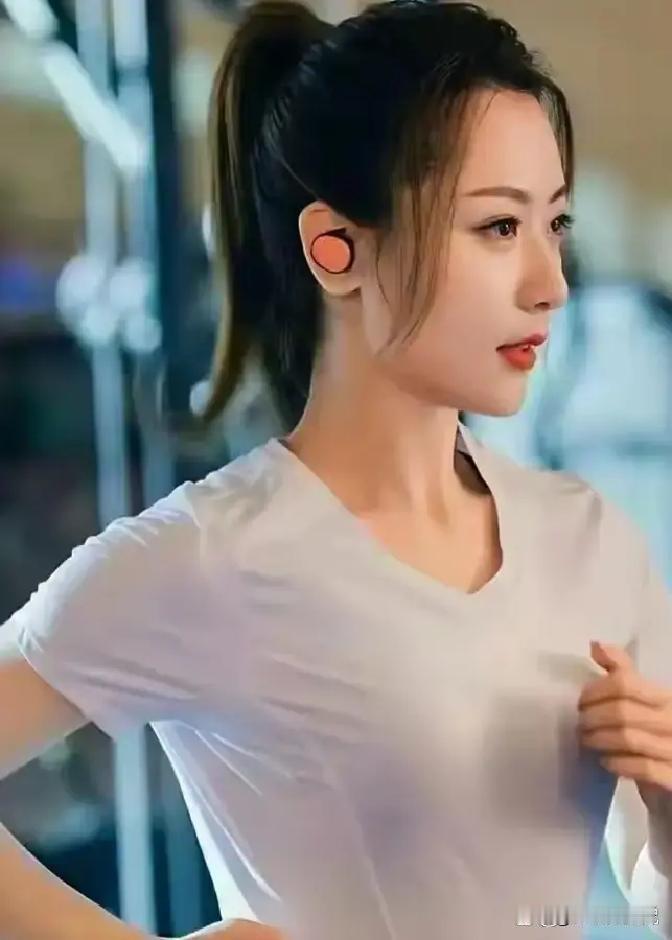 39岁的白冰，离婚5年，一个人带着9岁的女儿小鱼儿。西安高新区的400平大平层住