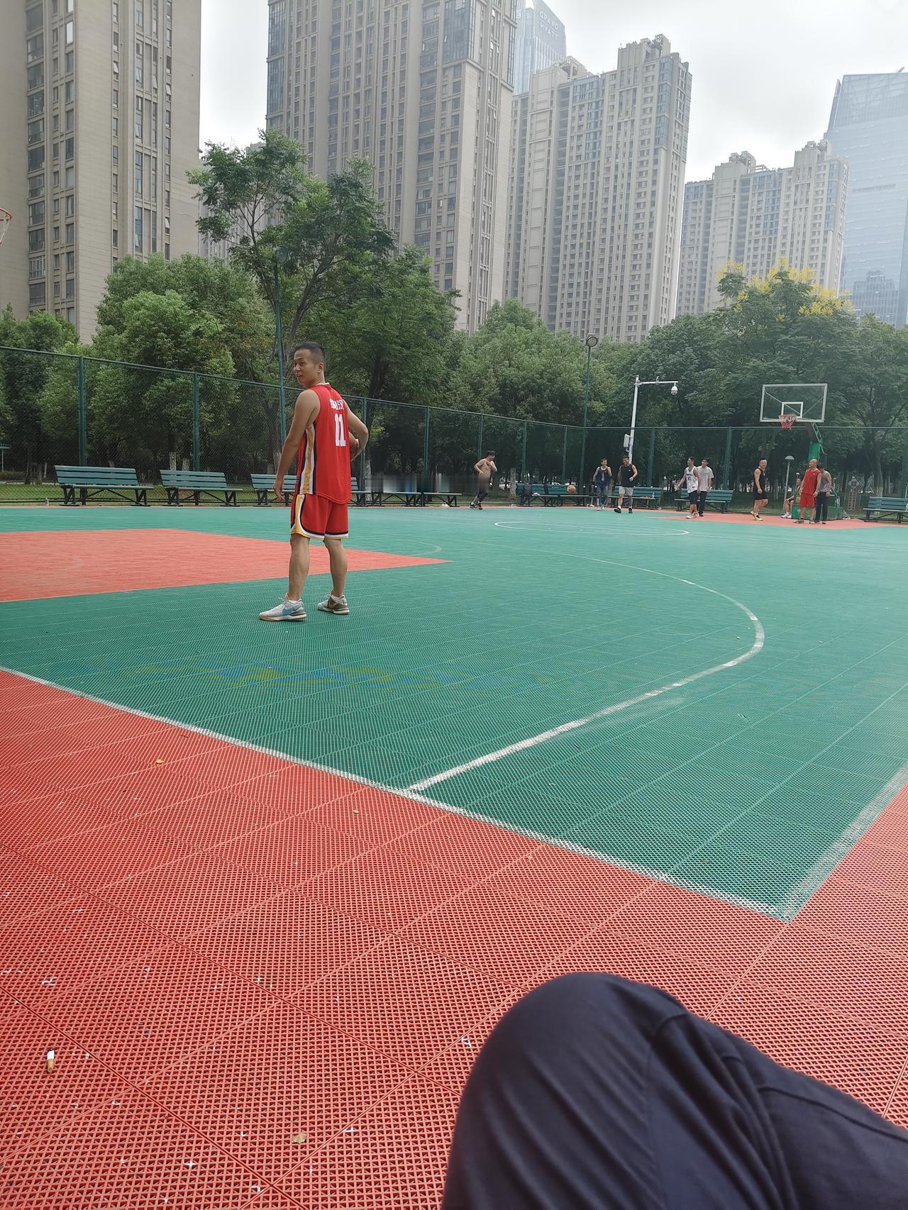 你对通胀有什么看法？目前油价还在100美元左右，所以通胀暂时不会消退的，估计油价
