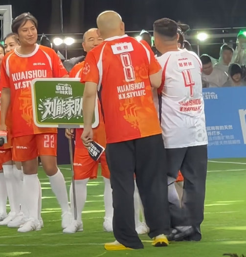 乡村爱情闯世界杯 象牙山村民不卖豆腐改踢球了！喜剧人+体育人+说唱歌手，这场足球