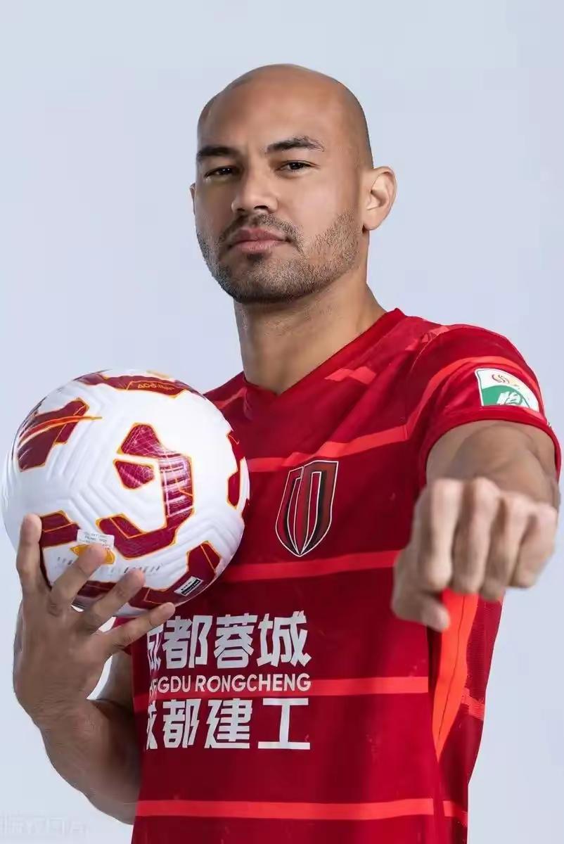 蓉城主教练阿洛伊西是不是已经为自己自作聪明的举动后悔了？现在回想起来蓉城在主场对