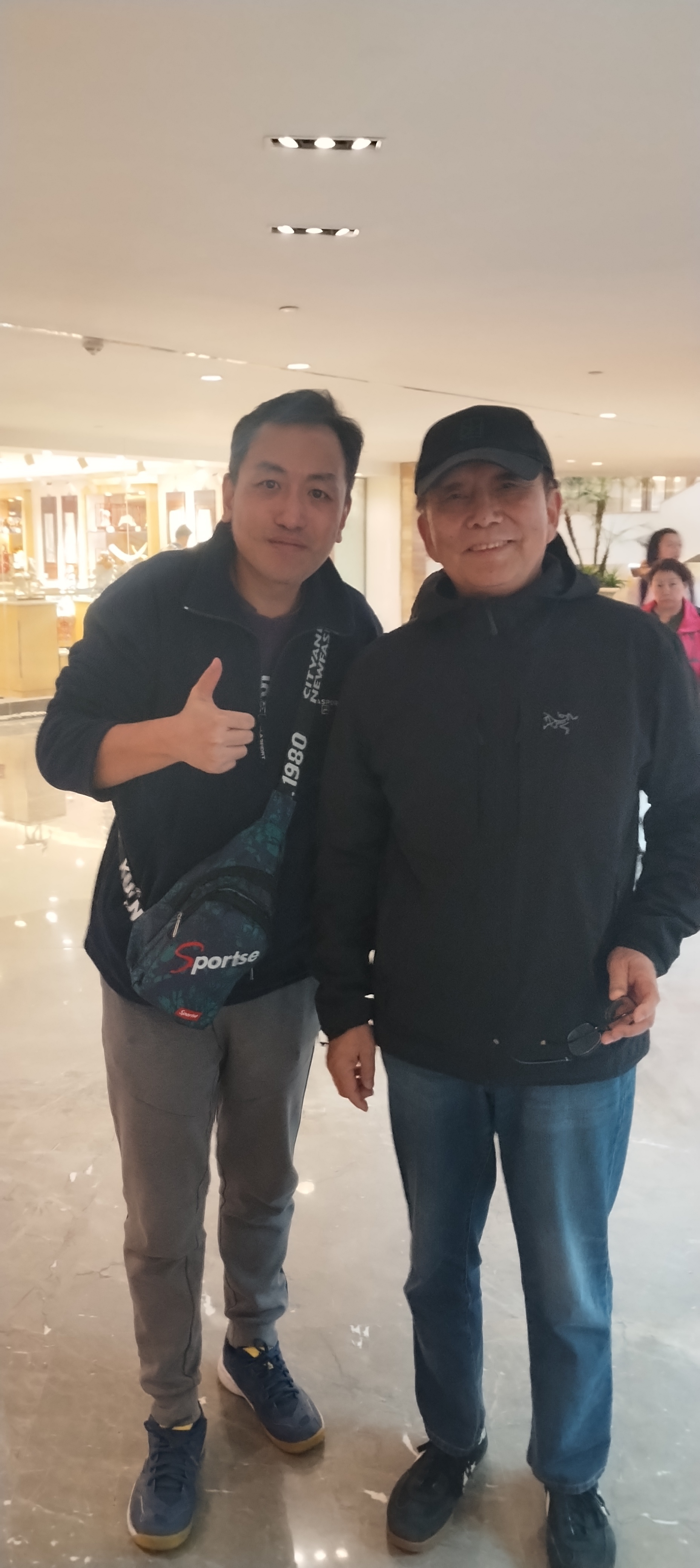 2026年一月十二号我与中国内地电影导演制片人黄建新先生老师前辈合影留念———：