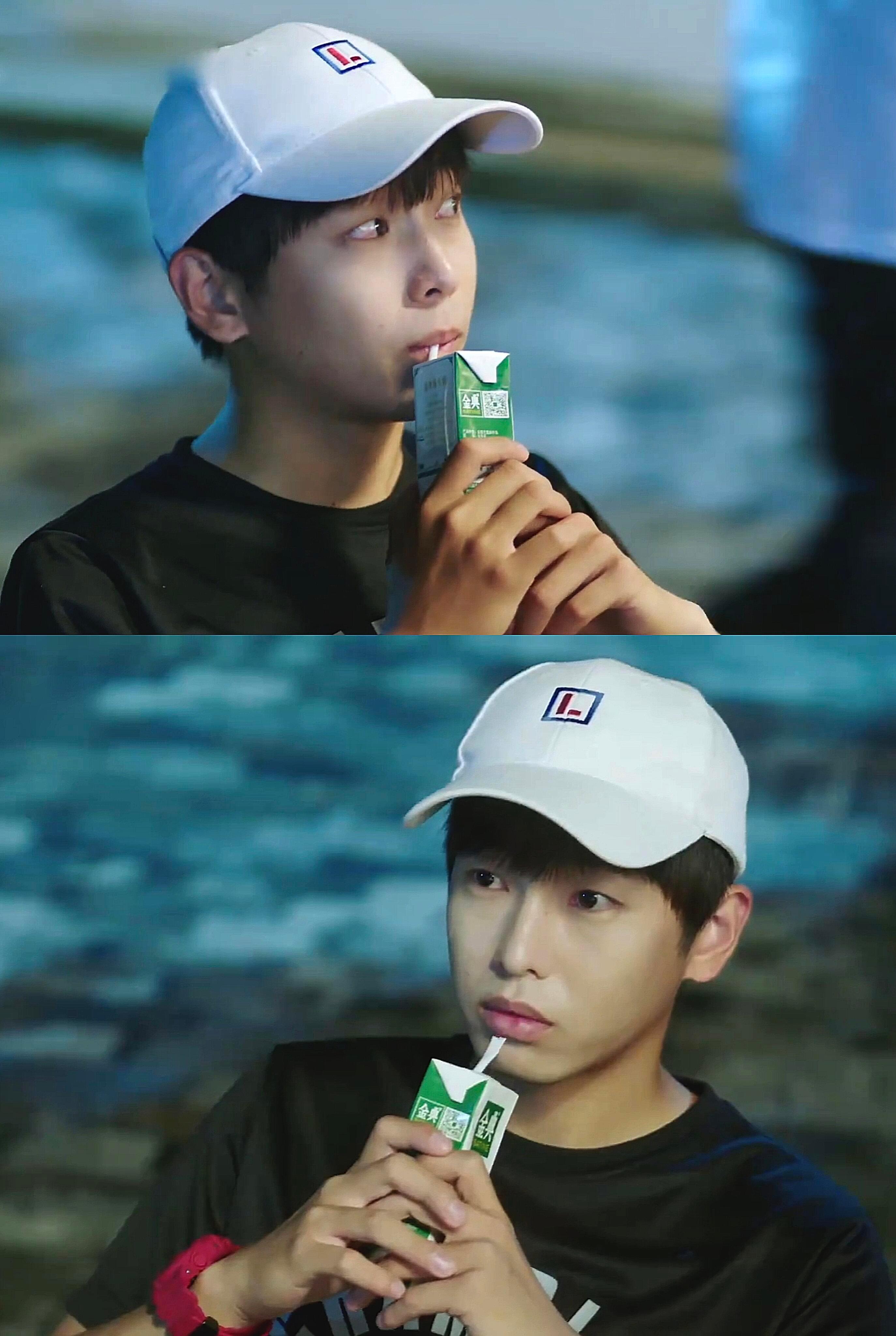 呆萌吃东西的路夏😋 