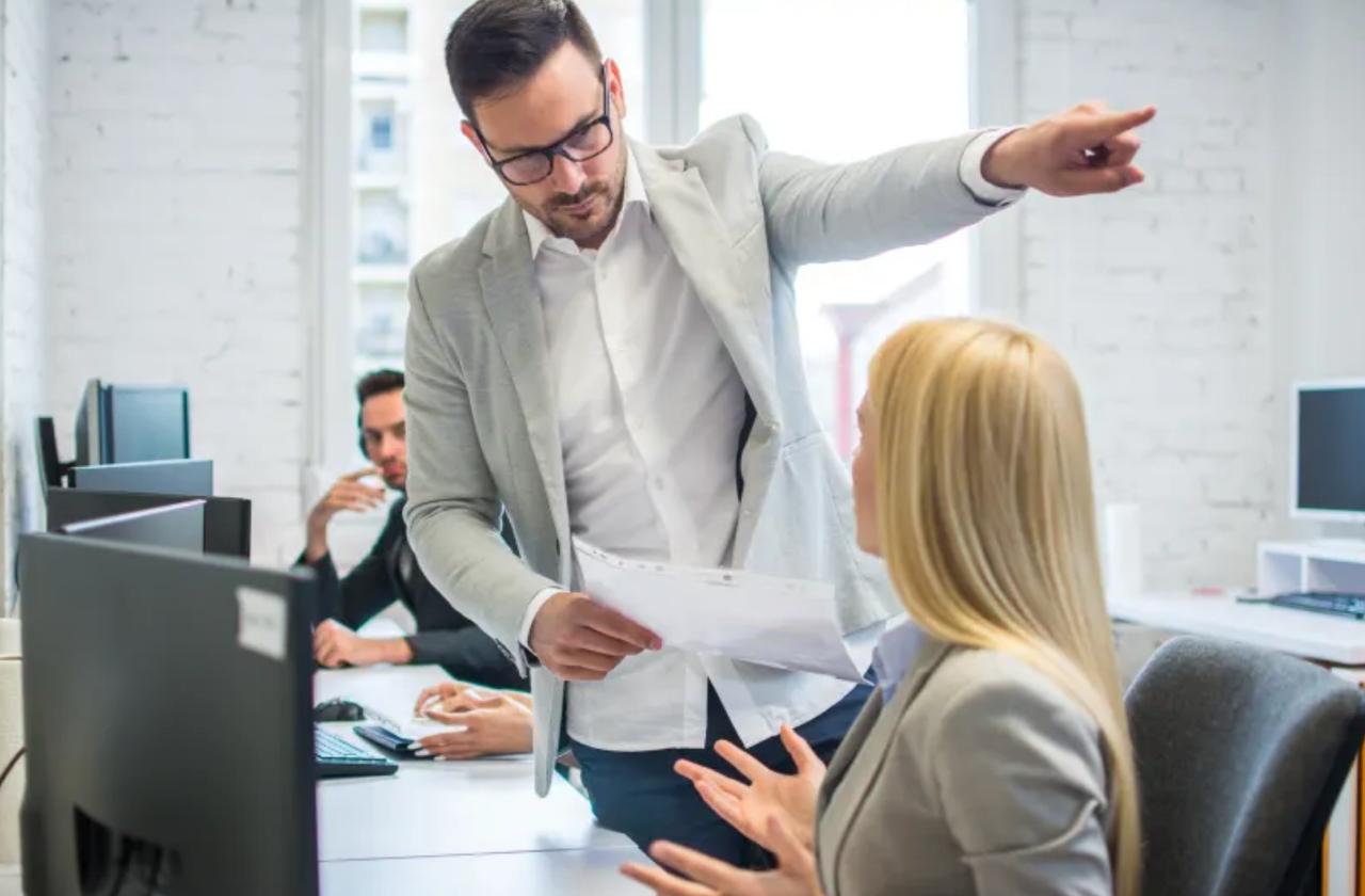 近日，一条“西班牙女员工连续提前到岗被开除”的新闻突然火爆全球社交平台，让不明真