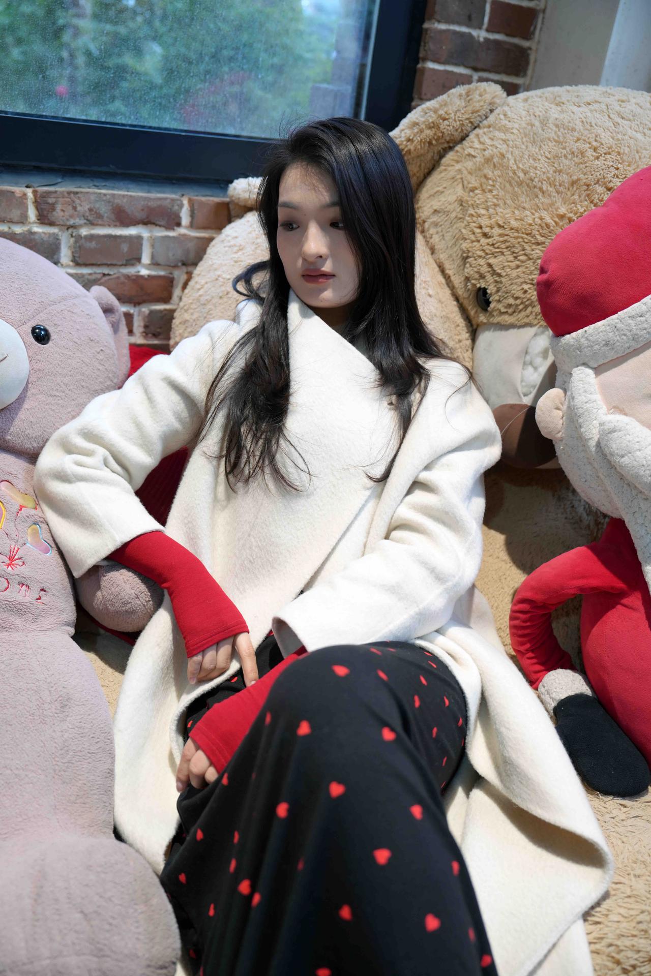 冬日暖阳下，与毛绒玩具相伴的慵懒时光🌞🧸💕