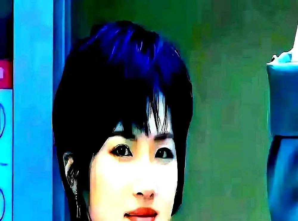 郭京飞姚安娜同框直播，弹幕瞬间被“父女脸”刷屏。

昨晚两人为新剧连麦宣传，姚安