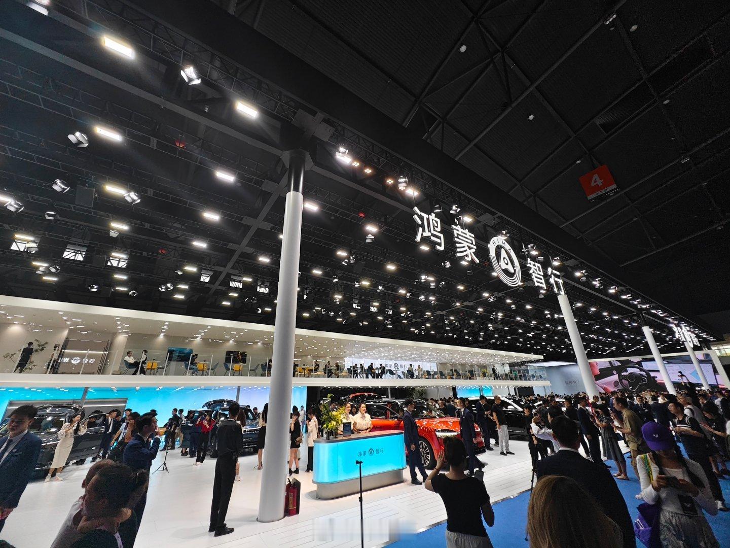 好车～展台也很大～#2024成都车展# ​​​