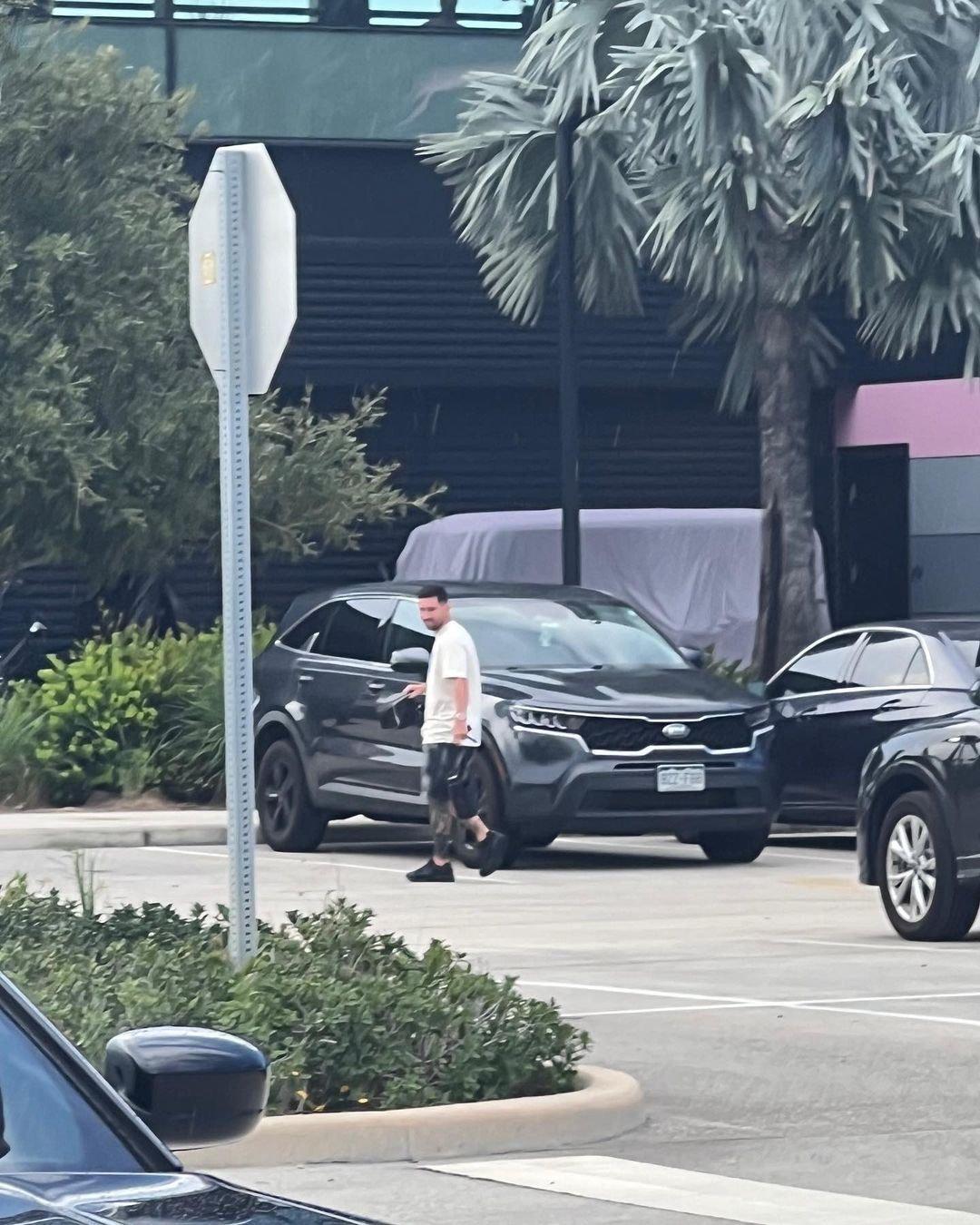 打卡上班的梅西[大笑]，再热的天，也抵挡不住贝克汉姆的脚步。带领学渣们向前冲的使