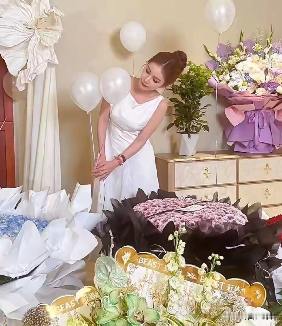 厉害了，小梅的直播间真的是太美了，太温馨了，她真的很棒，直播的同时让大家看到不一