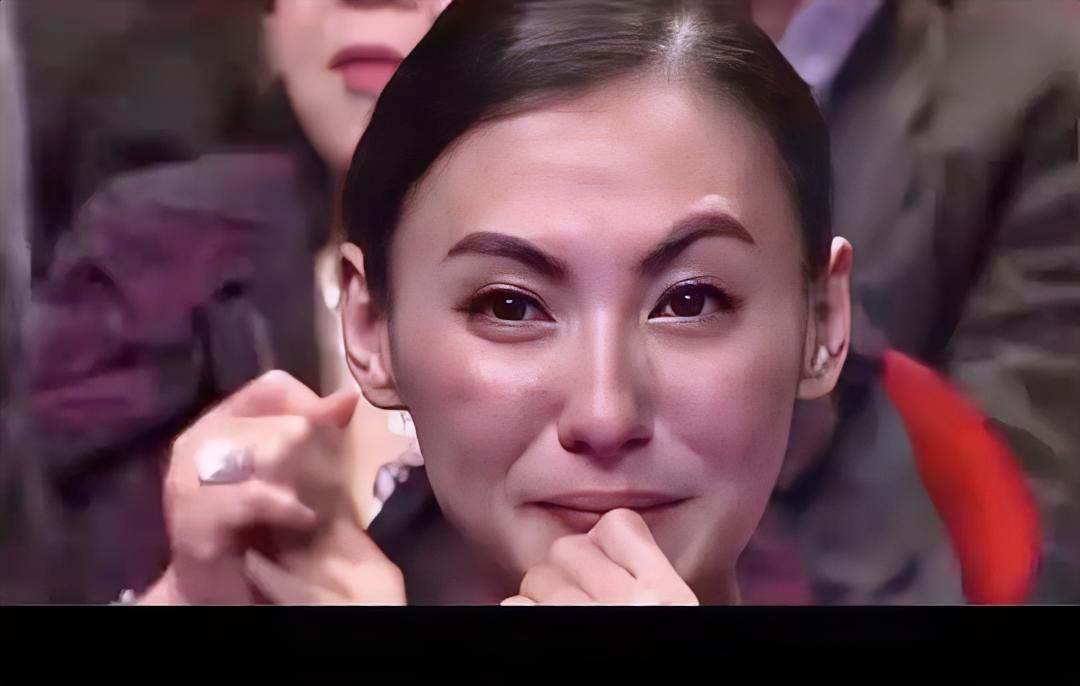 张柏芝再被前经纪人告了！索要赔偿1276万港元，在法庭上作证时她委屈地哭着说：“