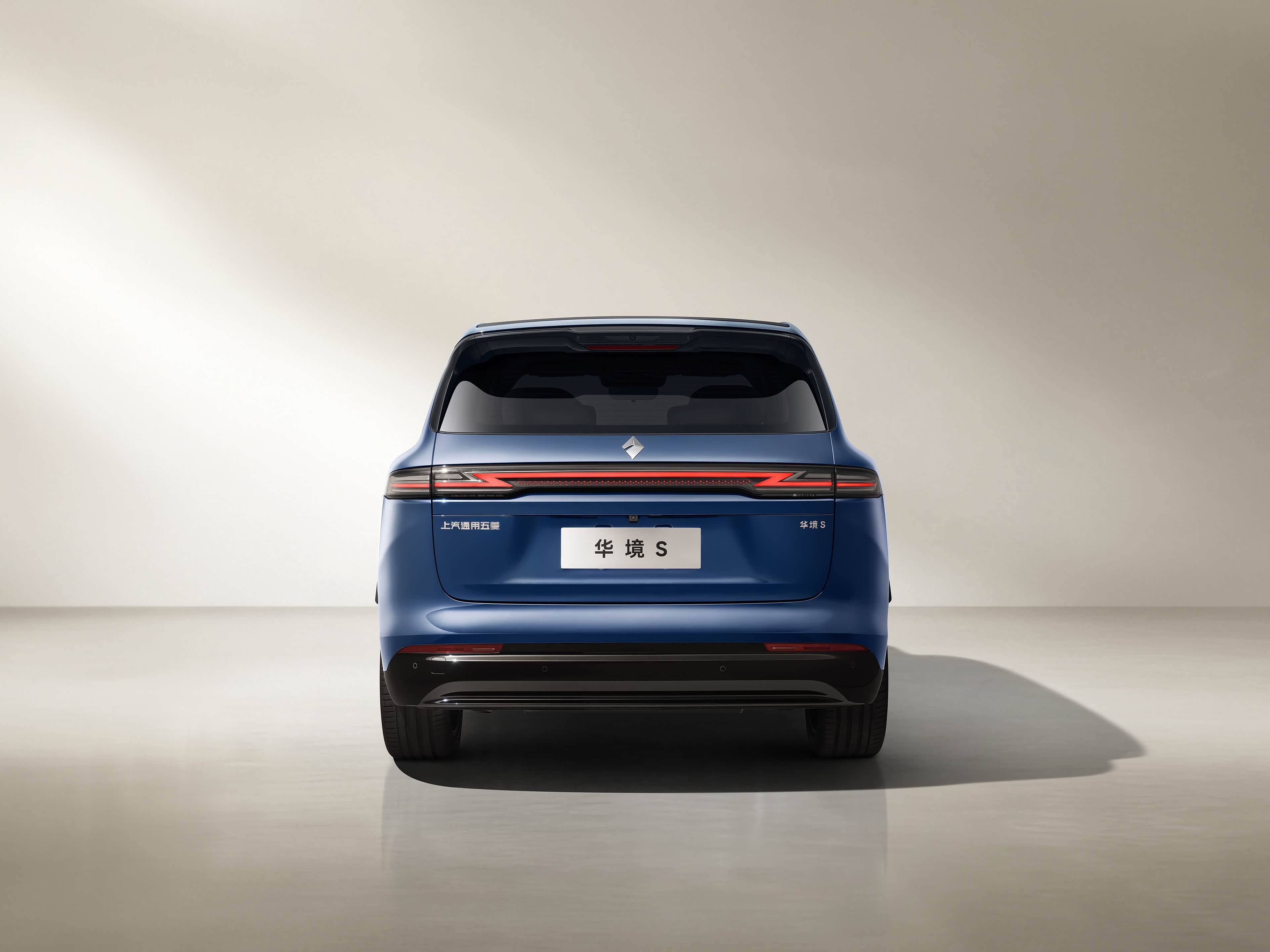 这应该会是最便宜的大型SUV，来自五菱的华境S15万买一台5米2的大型SUV，应