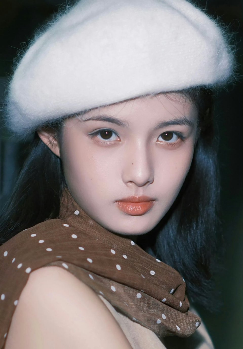 感觉她气质适合演那种乖乖女 ​​​