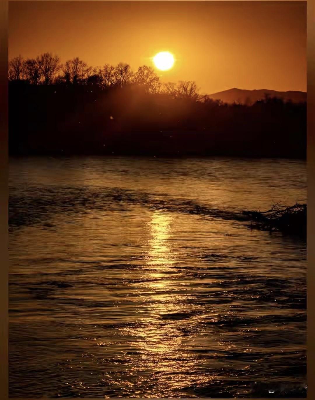 人，不仅是女人，人的人生之路都并非都会平坦，肯定中间不乏曲直，这就需要我们，不断