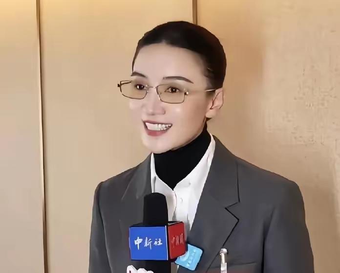 别被“情怀”忽悠了，这是最阴的“洗白”

听完宋佳在政协那番脱稿演讲，我确实沉默