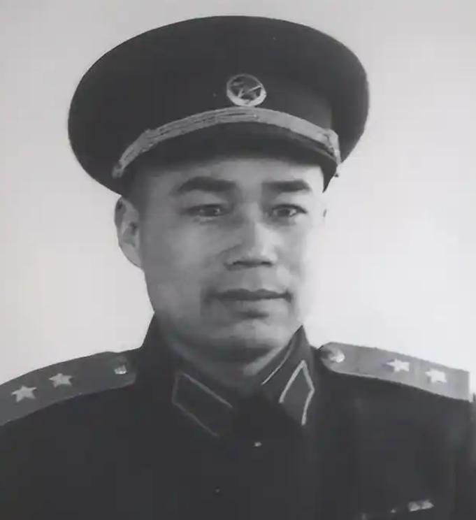 1968年夏，西华县黄泛区农场正值麦收，农场副场长王近山带头抢收，极个别的职工不