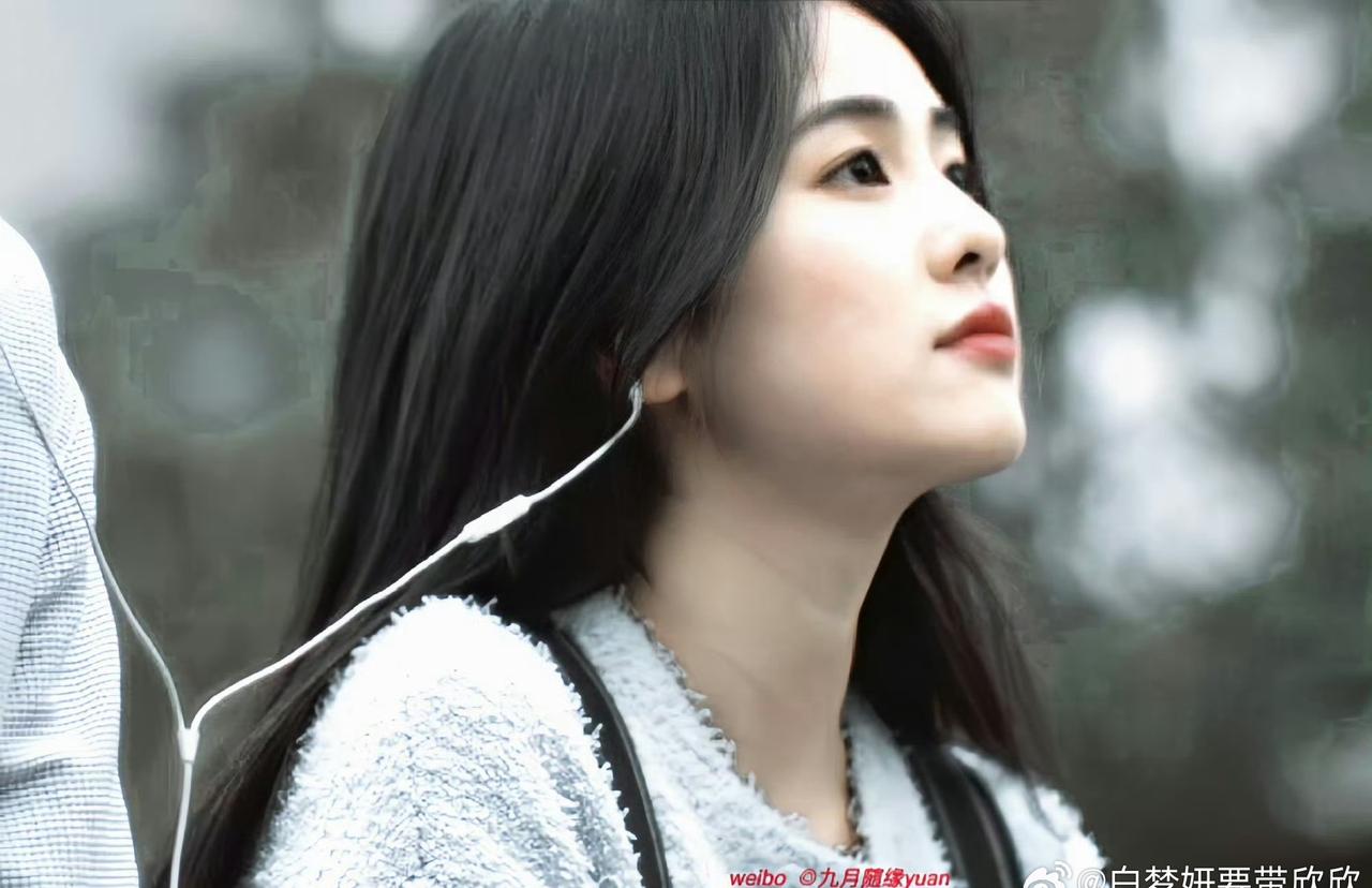 白鹿 bl白鹿入夏ccd bl白鹿夏天和小裙子最配 bl

在漫天星辰中，我总是