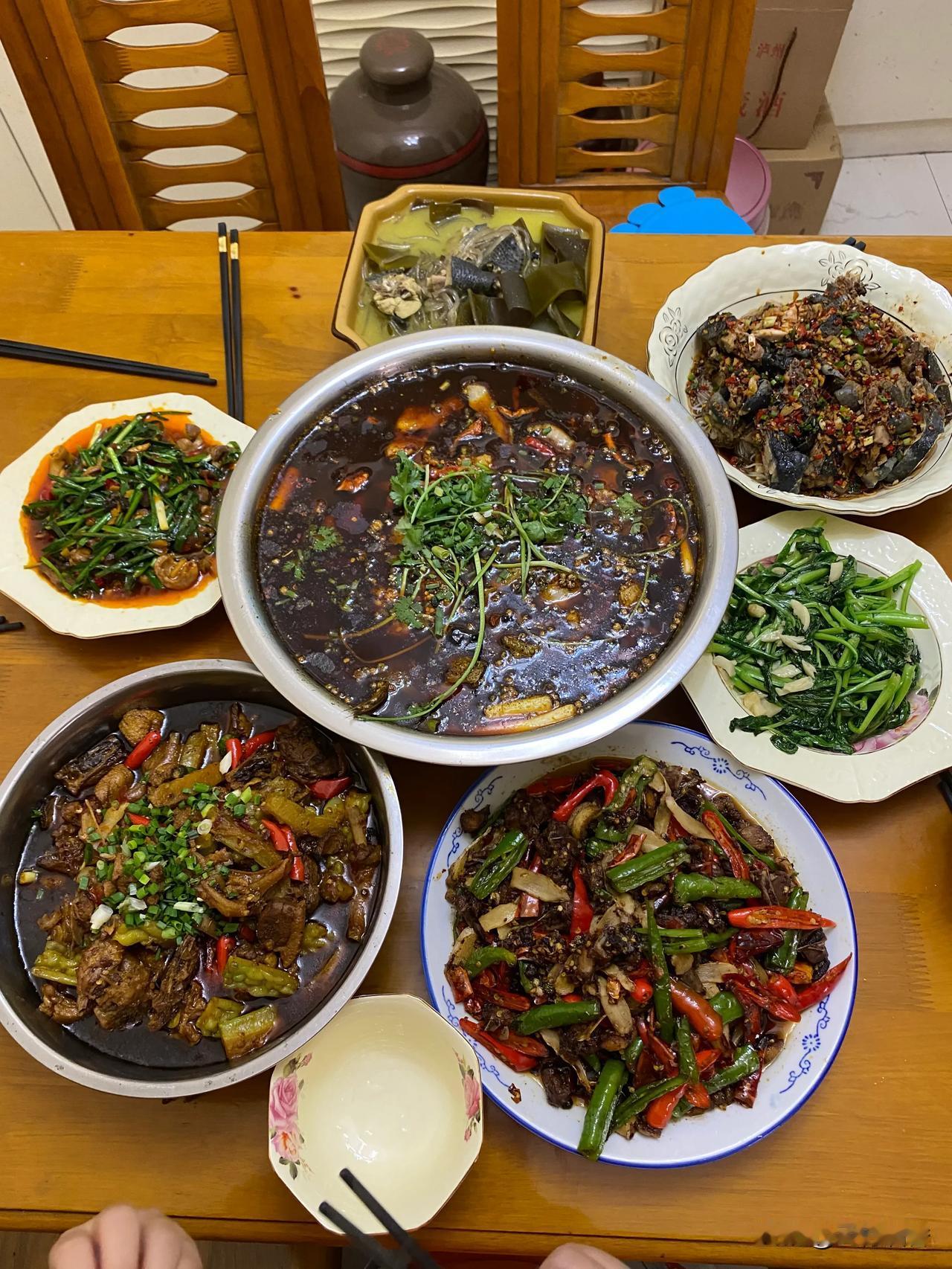 来，吃饭了，自己捻哈