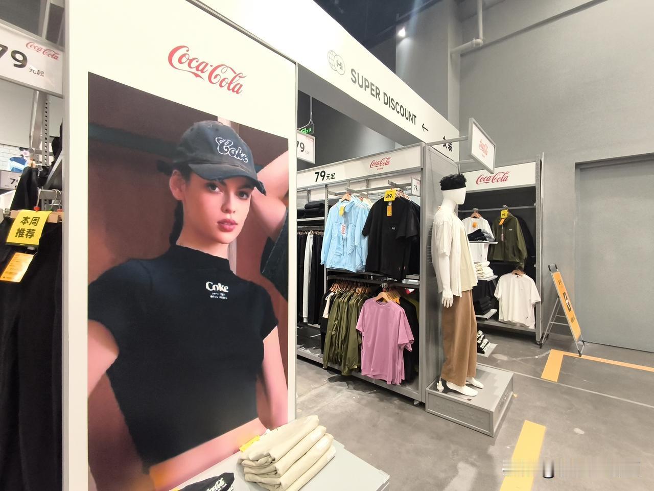 ）原来早有它的服装品牌系列，对于一个年轻时学服装设计专业的我来说实在是落伍了。这
