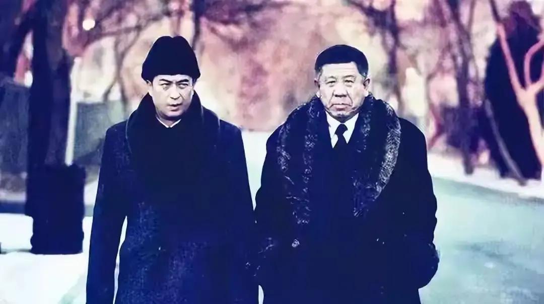 高斌盯他三年不抓
 
伪满冰城，零下三十度。高斌站在楼顶，望远镜里周乙把军统特工