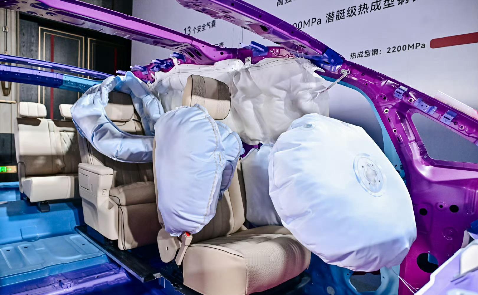 智界V9 的安全“硬”实力以极致安全为不懈追求重塑旗舰安全标杆 