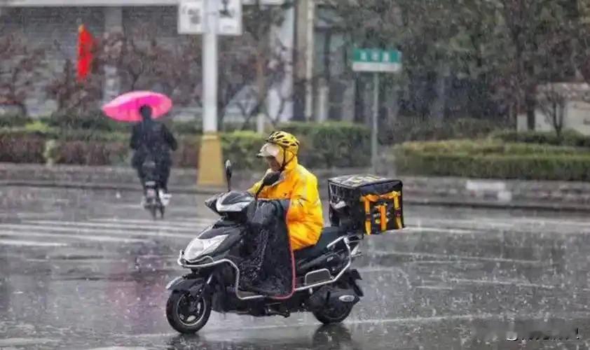 内卷的飓风还在刮！美团正式宣布将为全部骑手缴纳社保，配送超时费用也将全部取消。骑