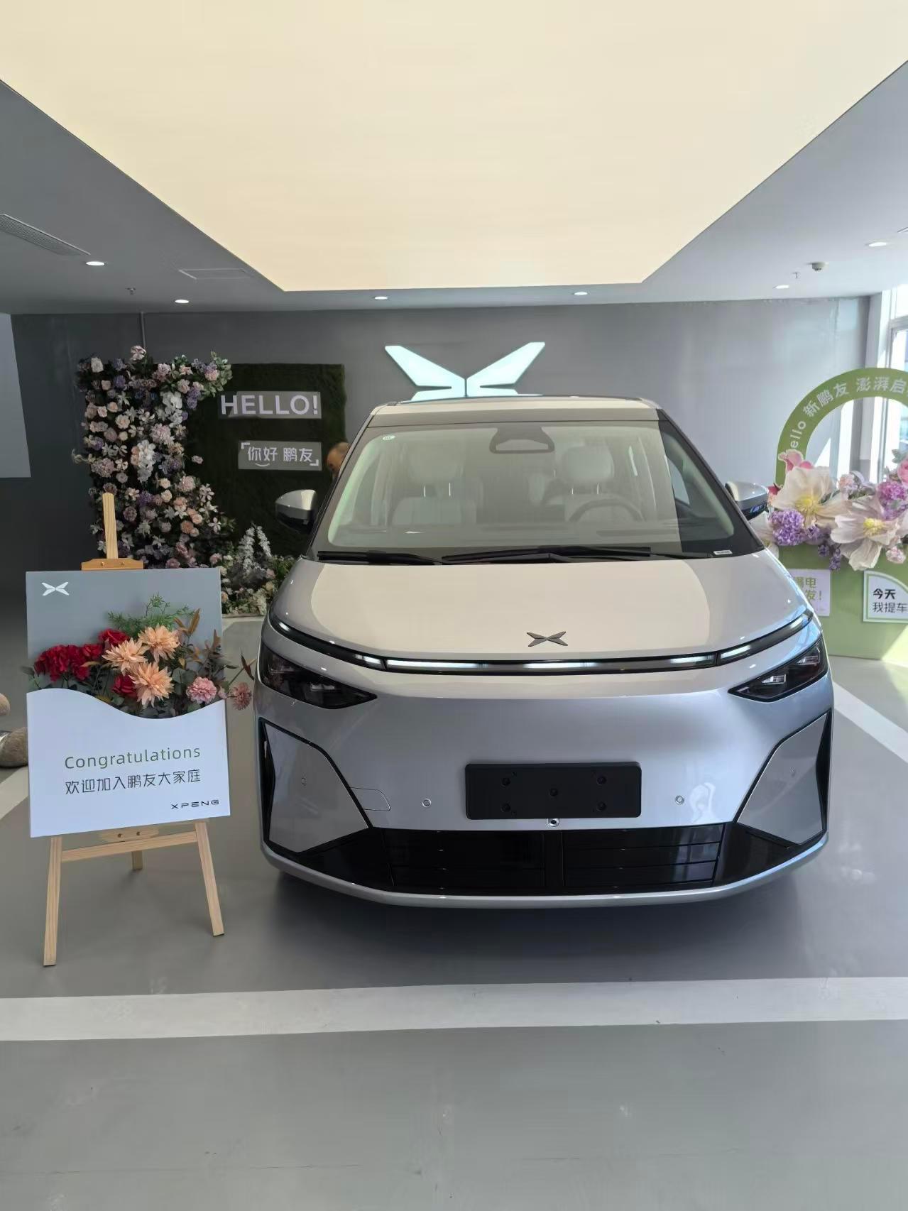 综合续航四位数，长途自驾游规划路线时，终于不用把找充电桩当第一要务了。 