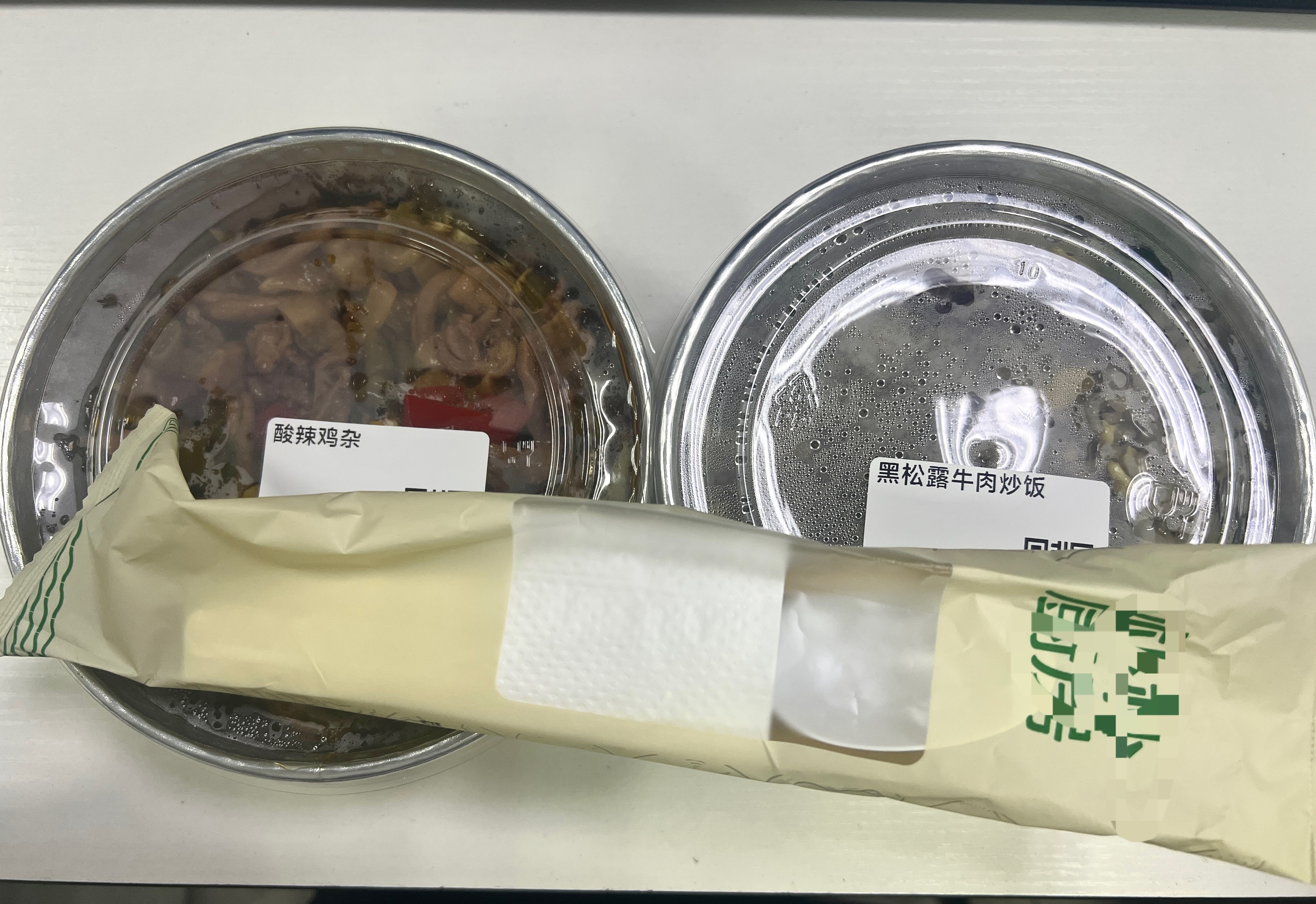 午饭是mcn松露炒饭和酸辣毅杂