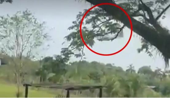 生死就在一瞬间！一架哥伦比亚大型军机刚飞起来，贴地几米拼了命也拉不起来高度，下一